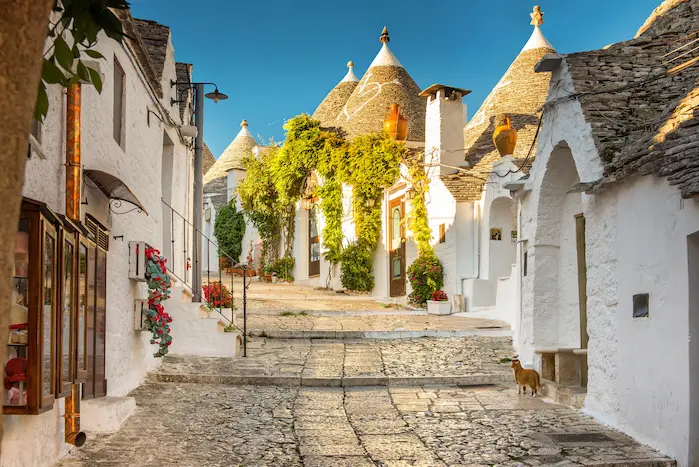 Village aux pierres blanches dans les Pouilles en Italie