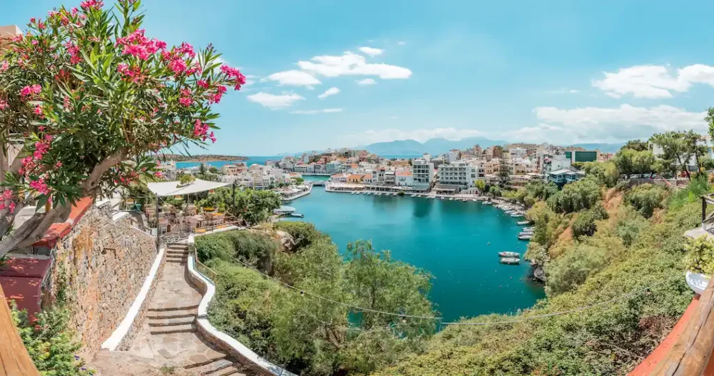 Vue sur le lac de Voulismeni, Crète